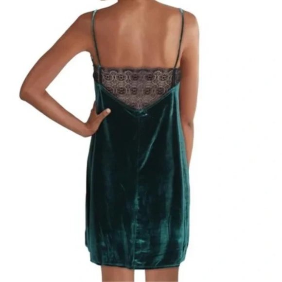ANTHROPOLOGIE Maronie Velvet Mini Slip Party Dress in Emerald Green Size Medium - Picture 5 of 9